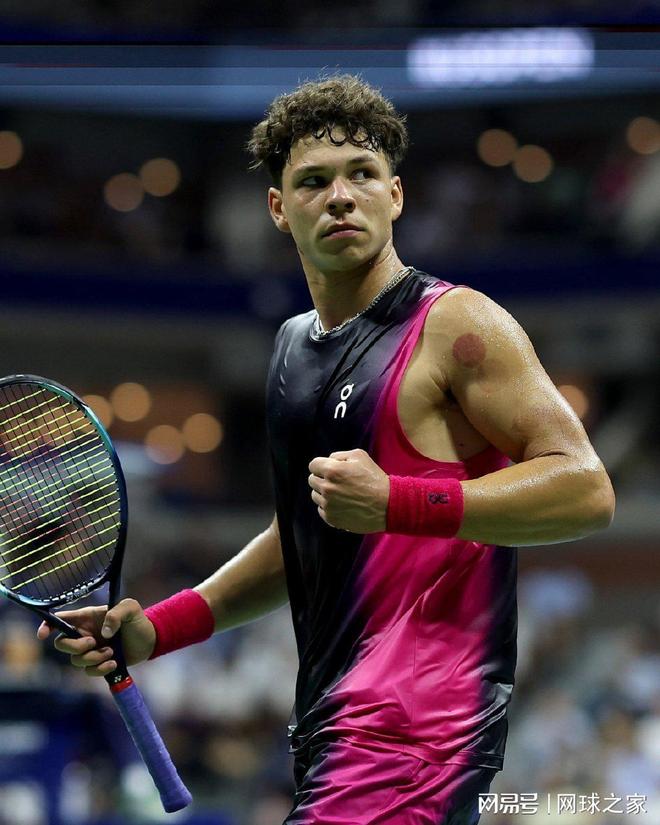 一名防守全 一名防守全